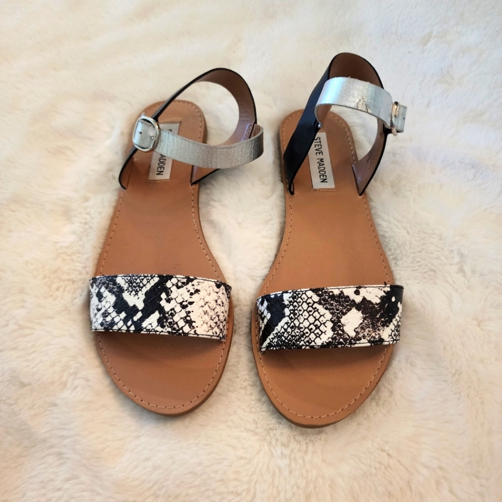 Steve Madden flat sandals